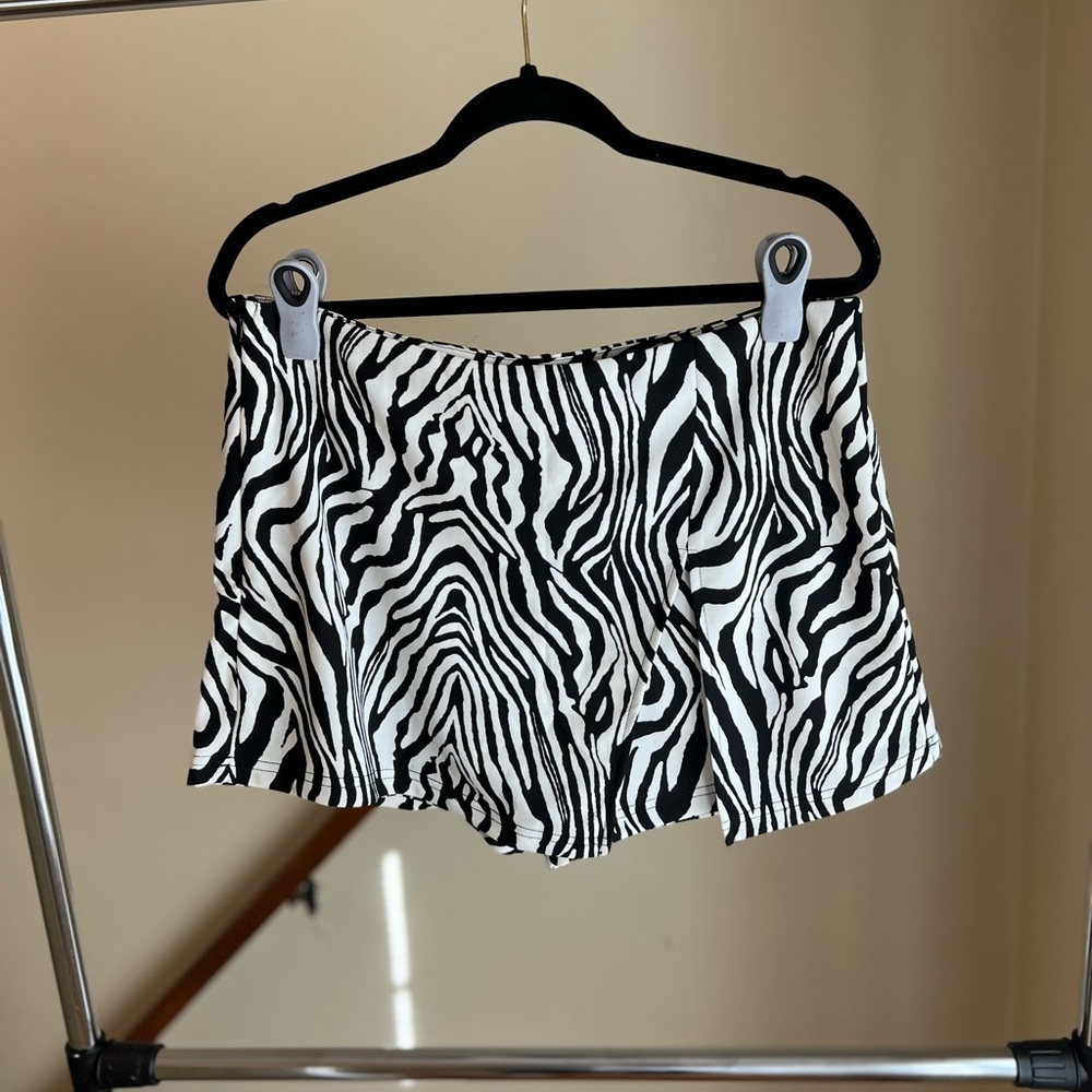 Zebra print scort